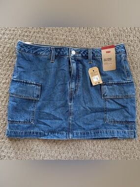 NWT Levi’s ‘94 Cargo Mini Skirt Size 29